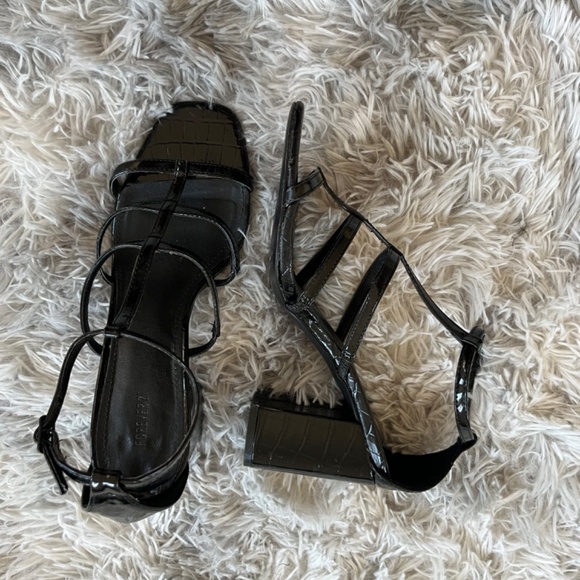 Black Heels - Picture 2 of 3